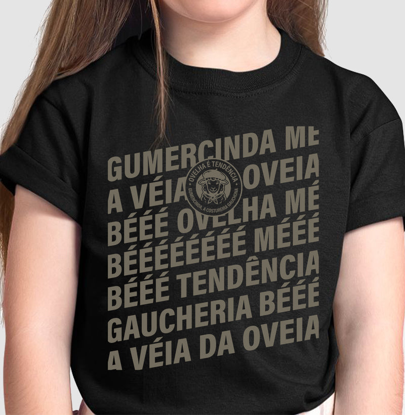 Camiseta Ovelha é Tendência infantil na cor preta, do 2 aos 14 anos