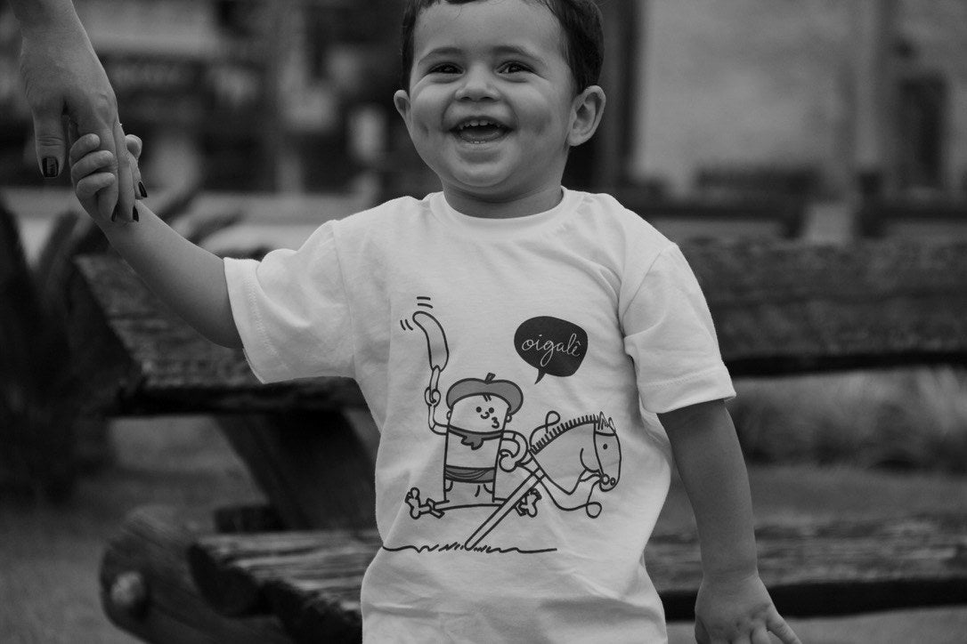 Criança usando camiseta da Gaucheria em 2014