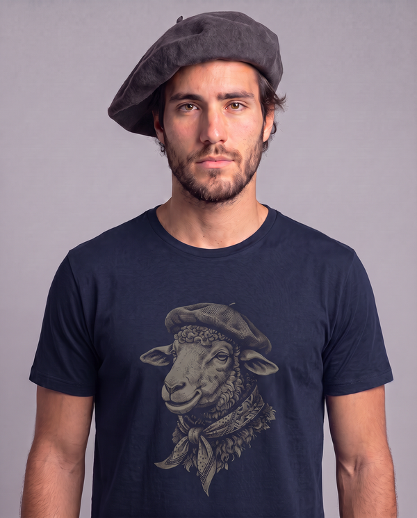 Camiseta Ovelha Crioula azul marinho, com boina
